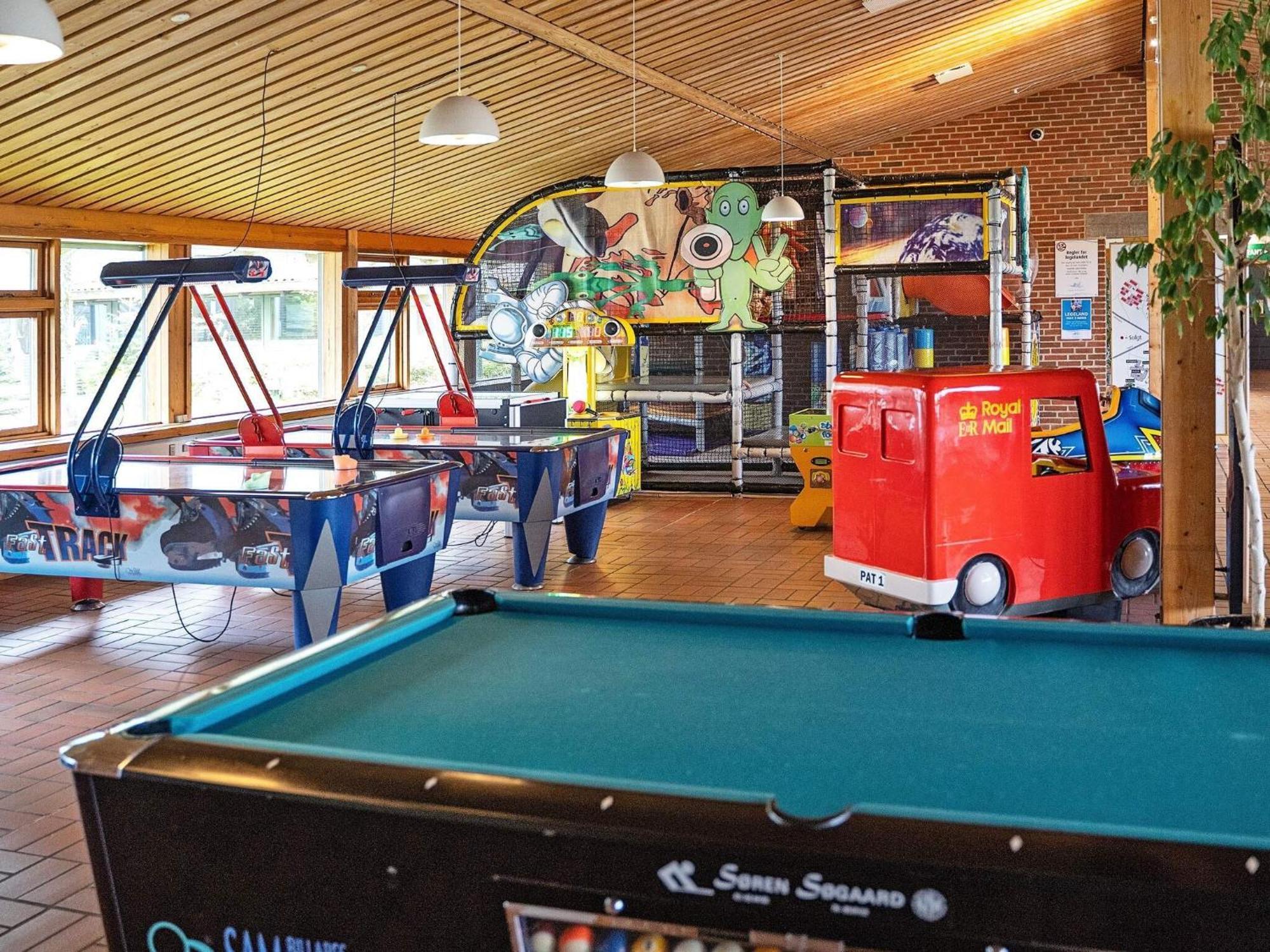 6 Person Holiday Home On A Holiday Park In 汉斯特霍尔姆 外观 照片